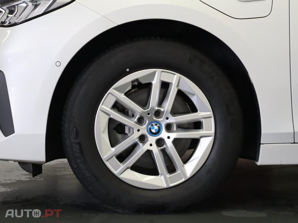 BMW 225 xe Auto