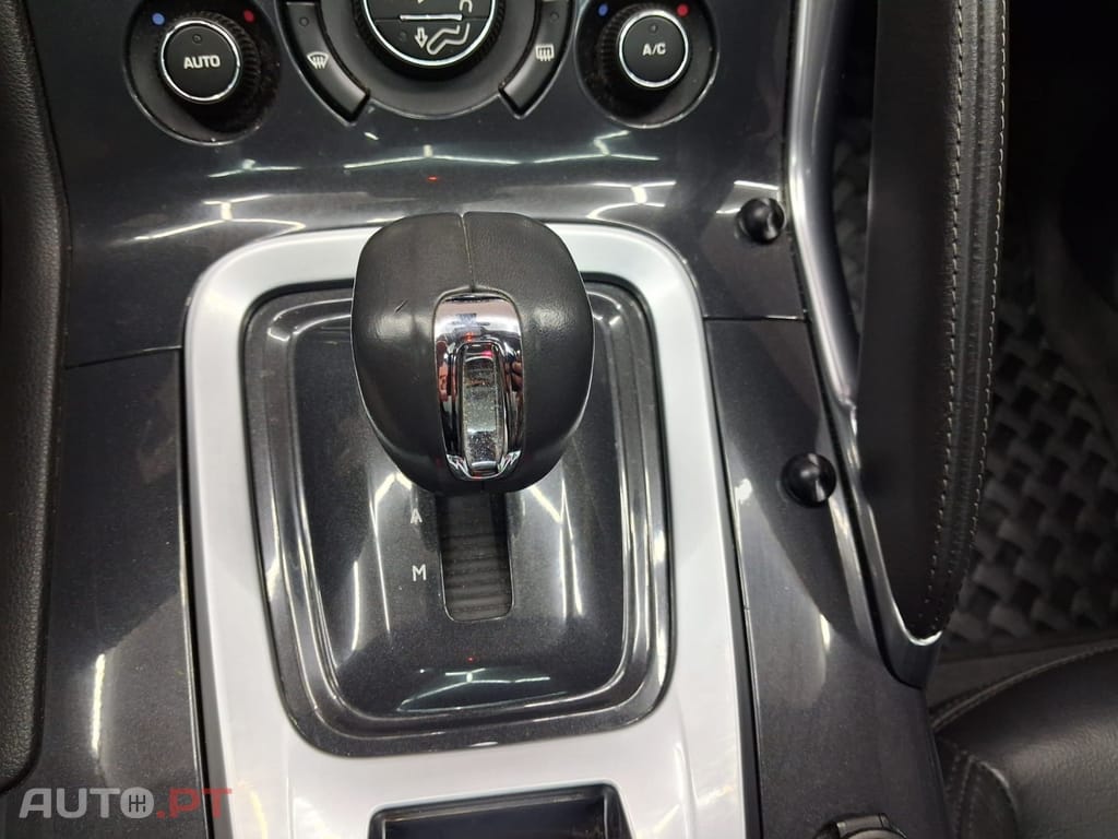 Peugeot 3008 2.0 HDi Hybrid4 Limited Edition — fotografia 15