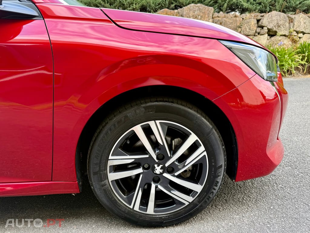 Peugeot 208 PureTech 100 EAT8 Allure