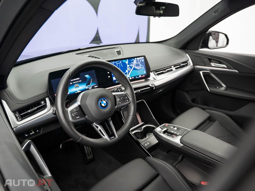 BMW iX1 eDrive20 Pack Desportivo M