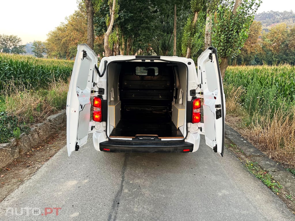 Toyota Proace Verso Long 50KWh Business