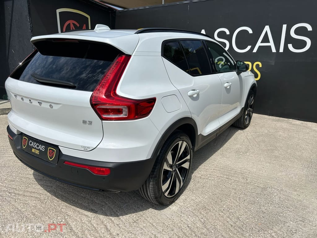Volvo XC40 2.0 B3 Plus Dark