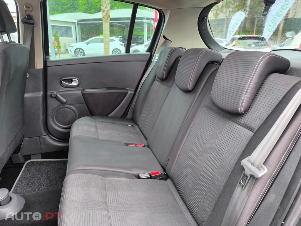 Renault Clio 1.2 16V Privilège Luxe