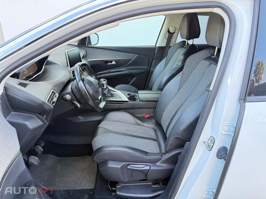 Peugeot 3008 1.2 PureTech Allure J18