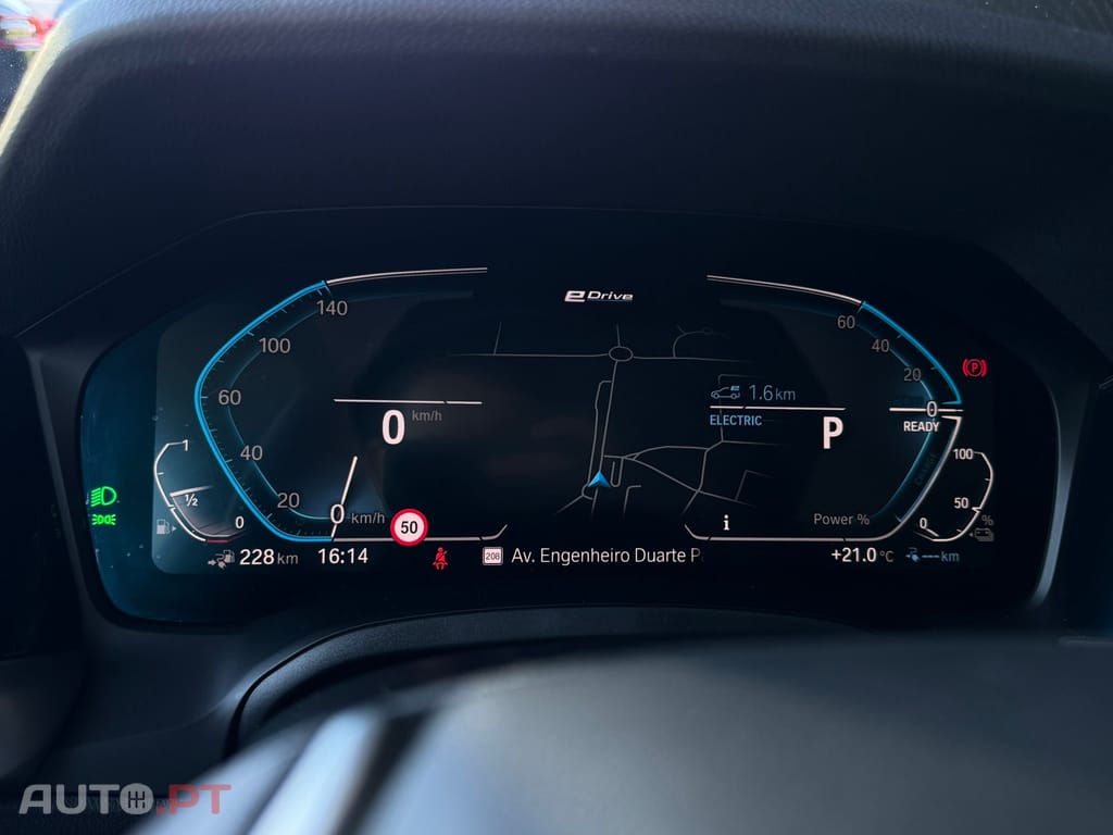 BMW 330 e Touring Auto