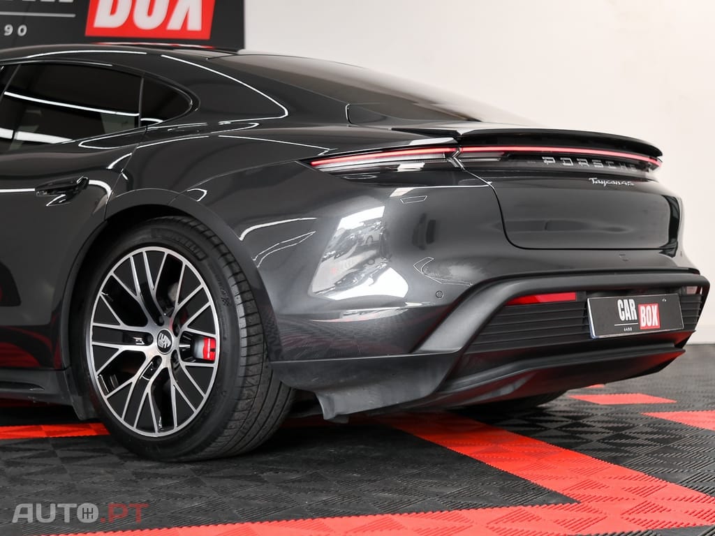 Porsche Taycan 4S