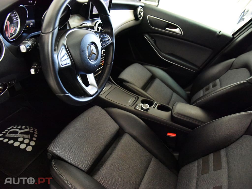 Mercedes-Benz GLA 180 D 7G-DCT URBAN