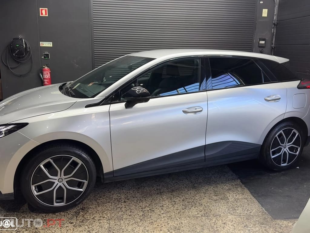 MG MG4 77 kWh Extended Range Luxury