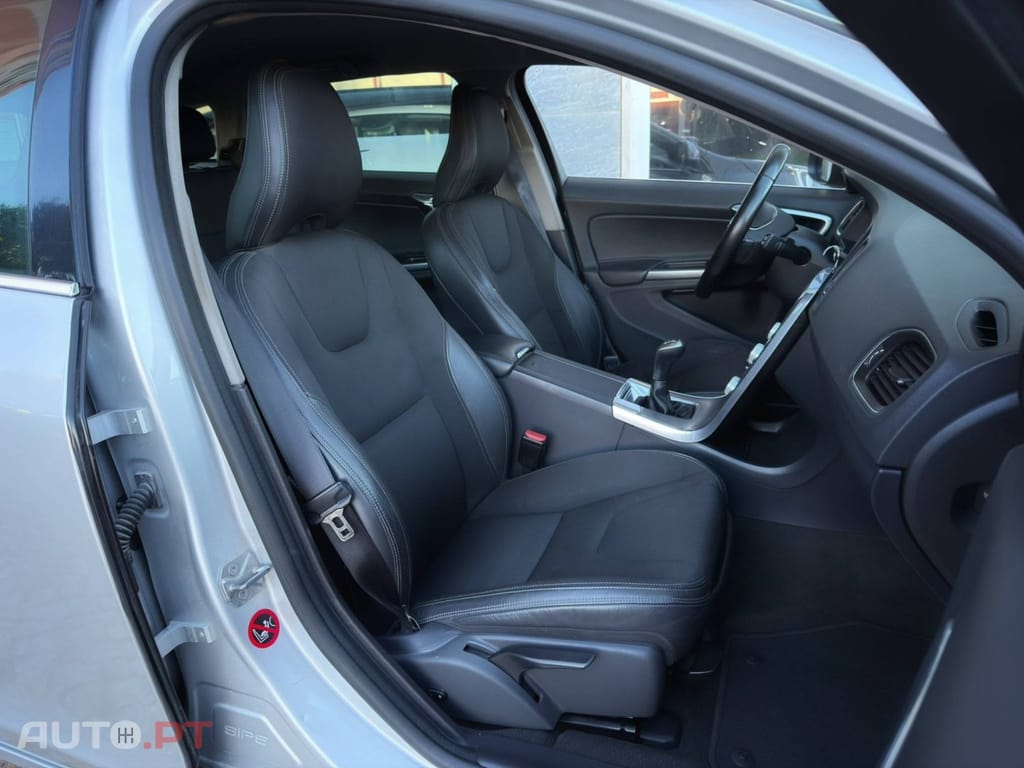 Volvo V60 2.0 D2 Momentum Drive