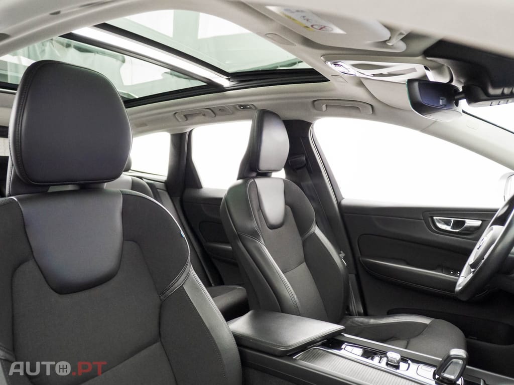Volvo XC60 2.0 T8 PHEV Momentum Plus AWD