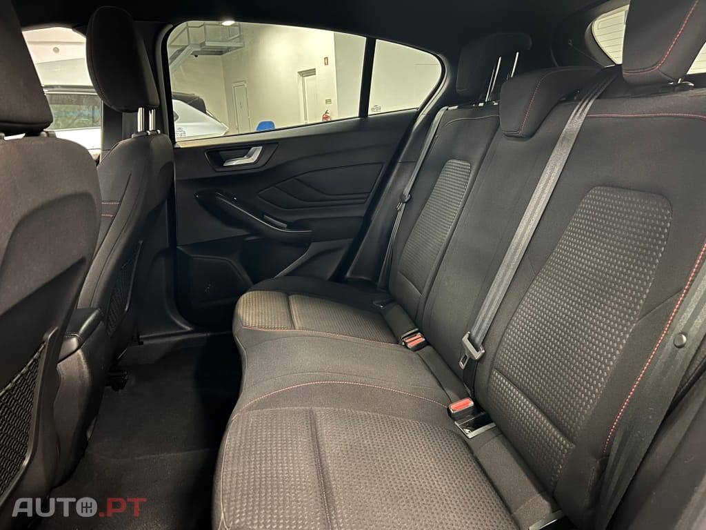 Ford Focus 1.0 EcoBoost MHEV ST-Line