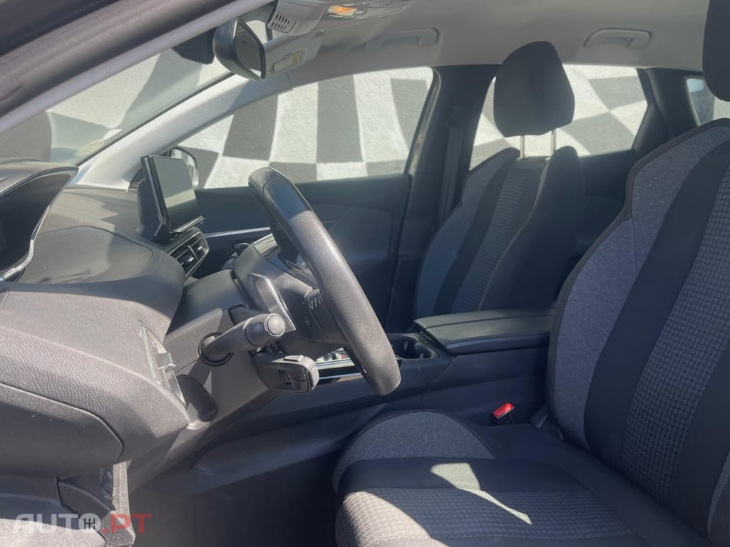 Peugeot 3008 1.5 BlueHDi Active Pack EAT8