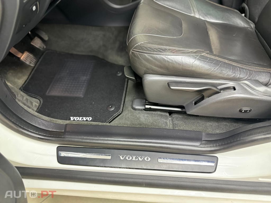 Volvo XC60 2.0 D4 R-Design Momentum