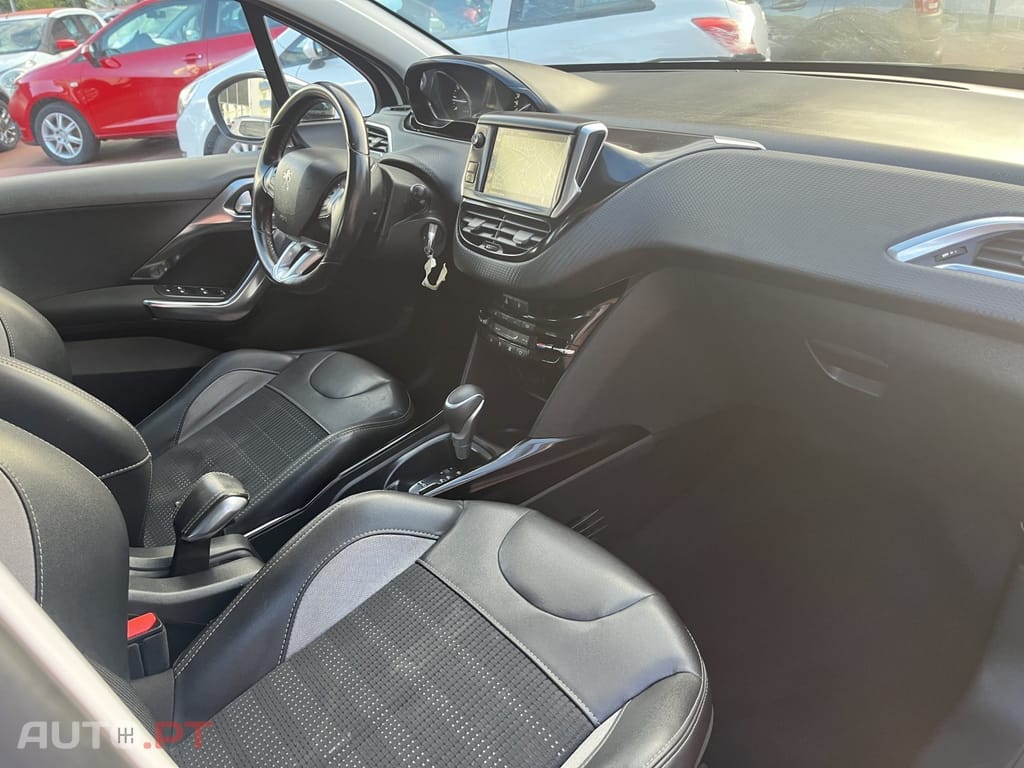 Peugeot 2008 1.2 PureTech Allure EAT6