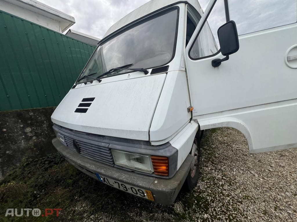 Renault Trafic Outro