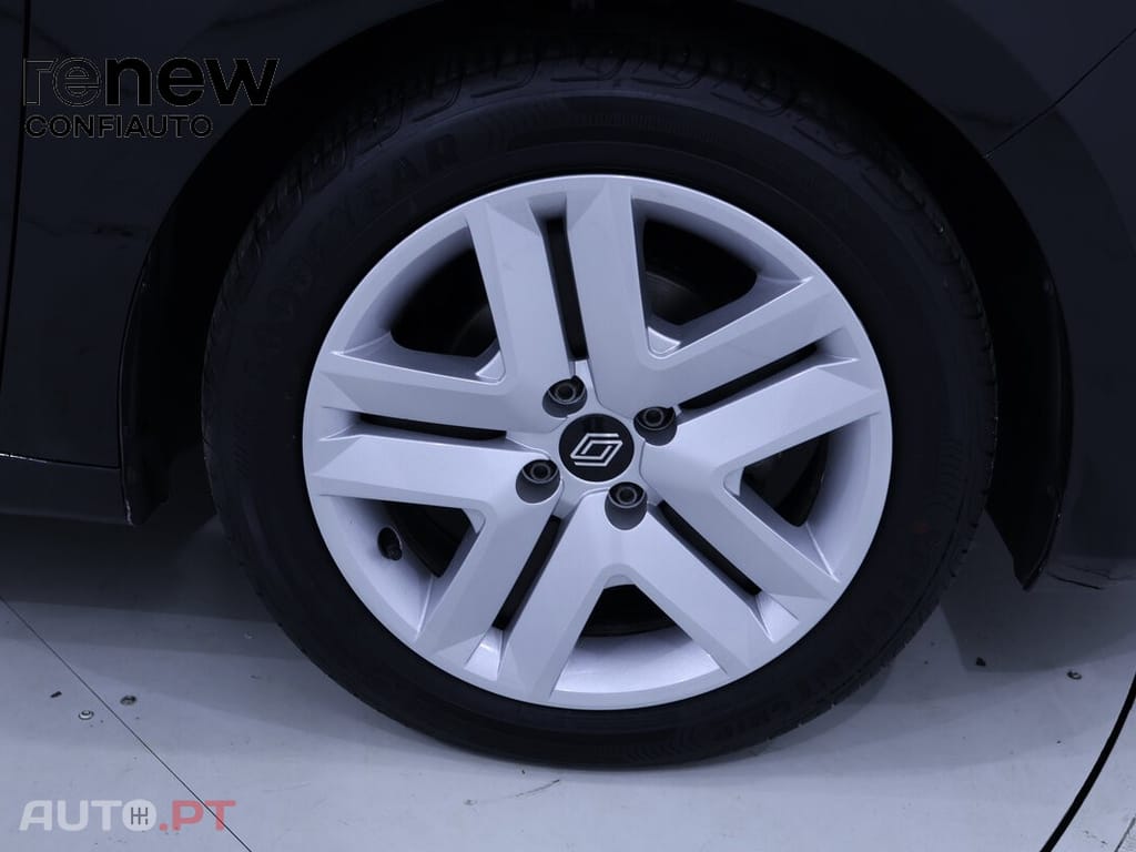 Renault Clio 1.0 Tce Evolution — fotografia 8