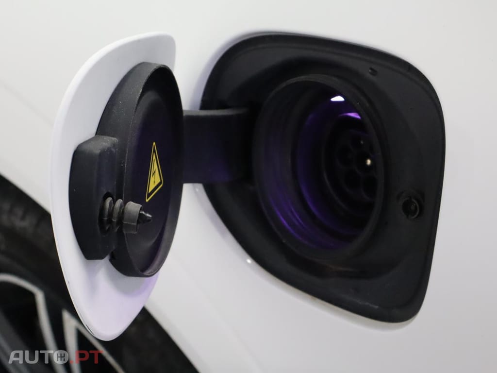 Volvo XC60 2.0 T8 Phev R-Design 