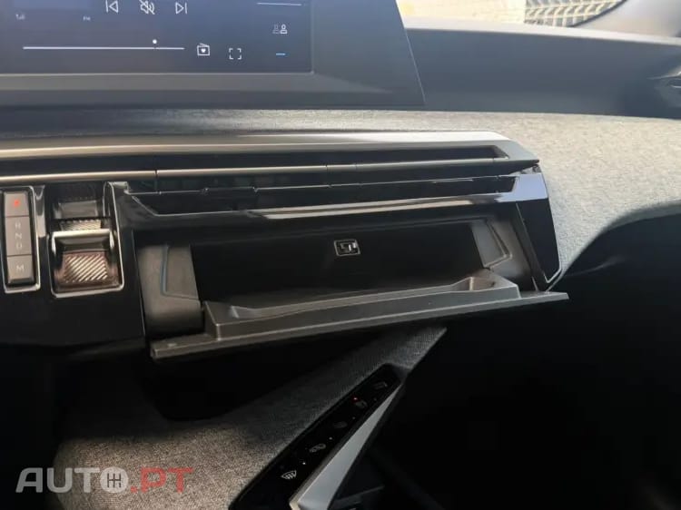 Peugeot 3008 1.2 Hybrid Allure e-DCS6