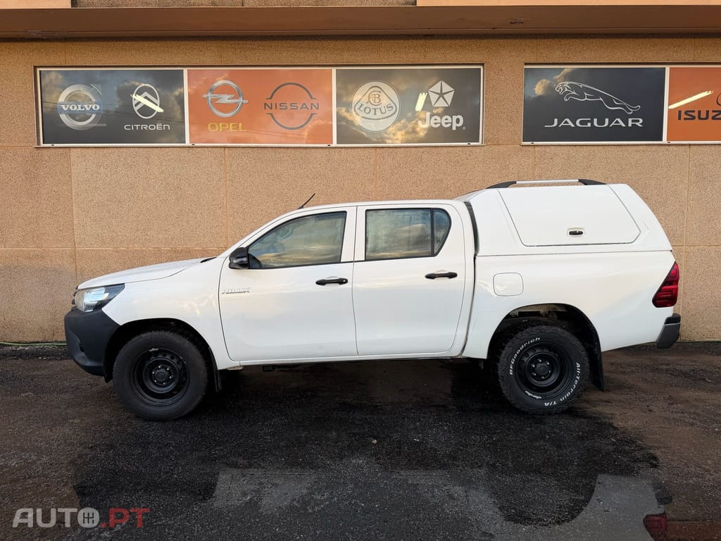 Toyota Hilux 2.4 D-4D 4WD CD Premium Edition