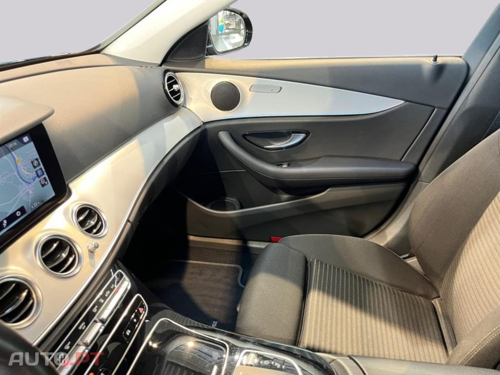 Mercedes-Benz E 300 I.V.A DEDUTÍVEL e T Avantgarde