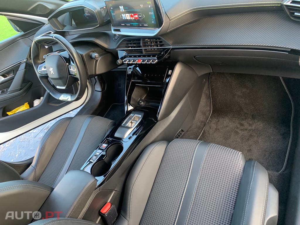 Peugeot E-208 GT