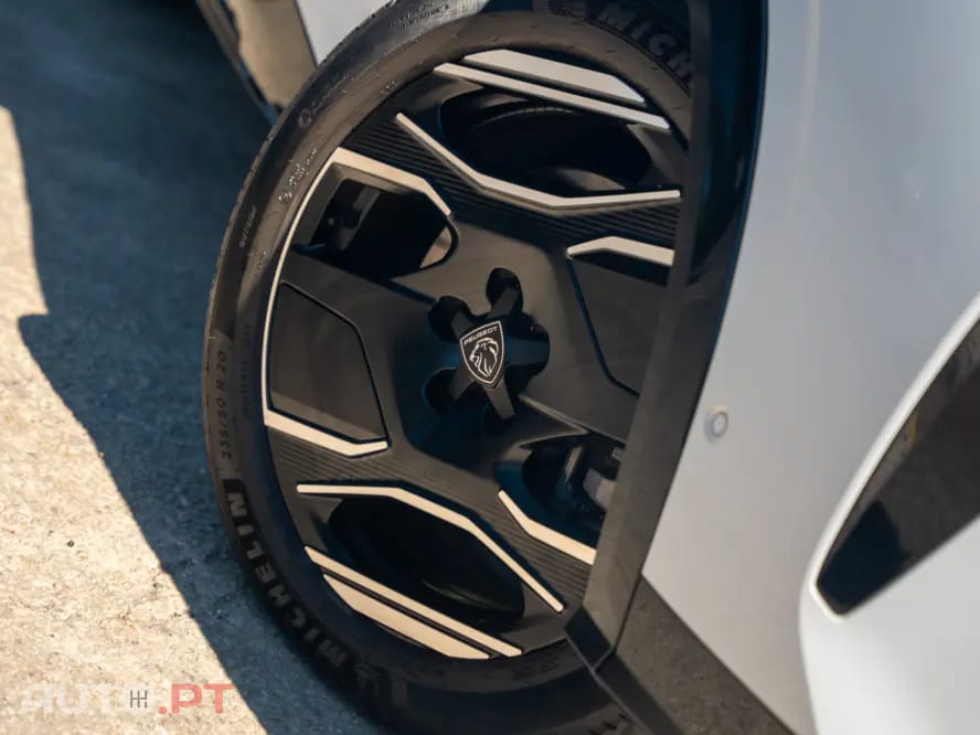 Peugeot E-3008 73 kWh GT