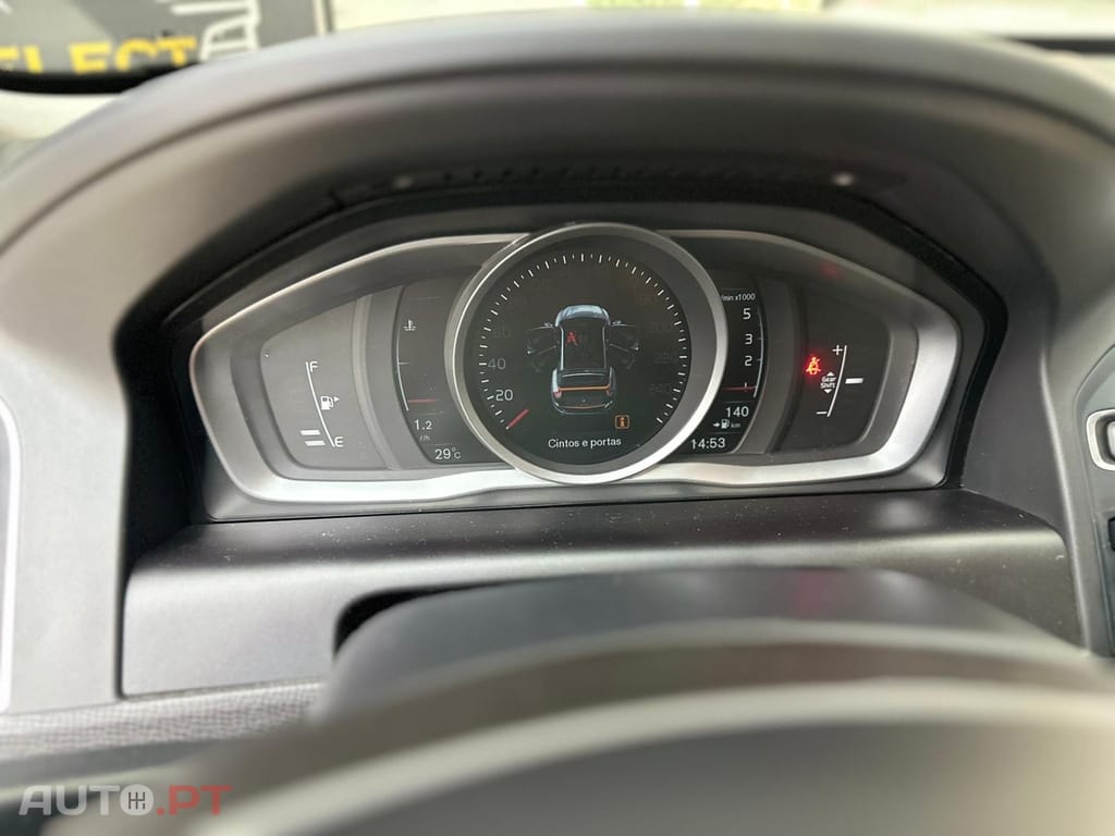 Volvo XC60 2.0 D4 R-Design Momentum