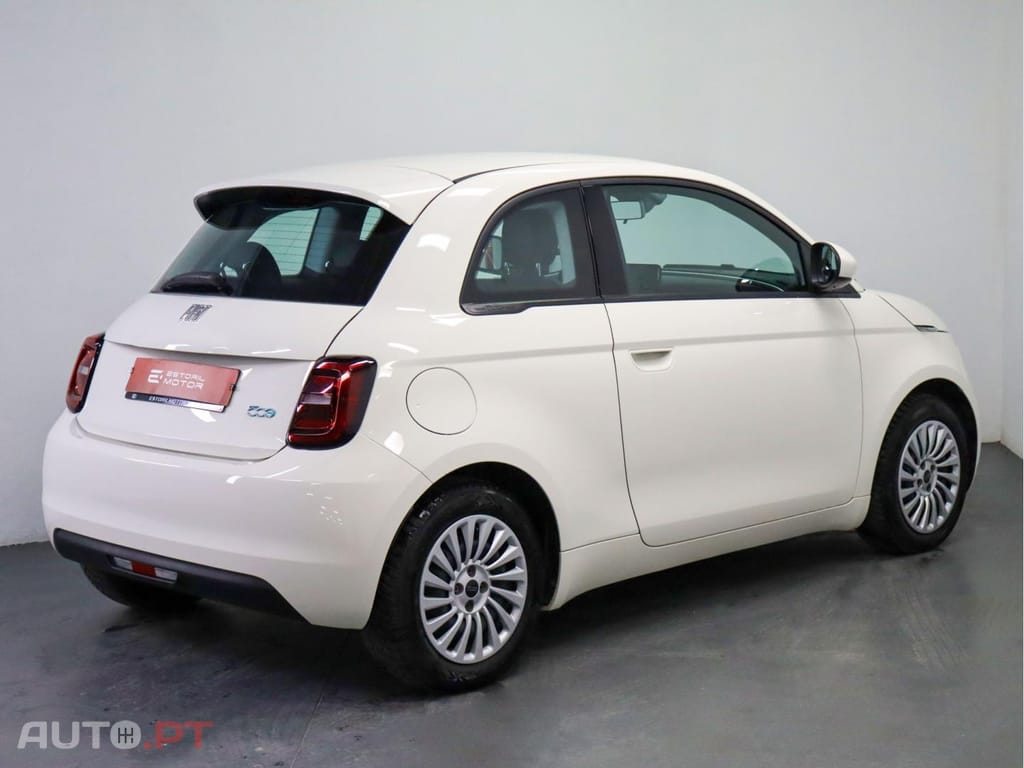 Fiat 500e  Action