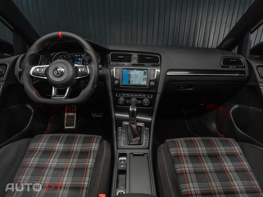 Volkswagen Golf GTI Performance BlueMotion DSG