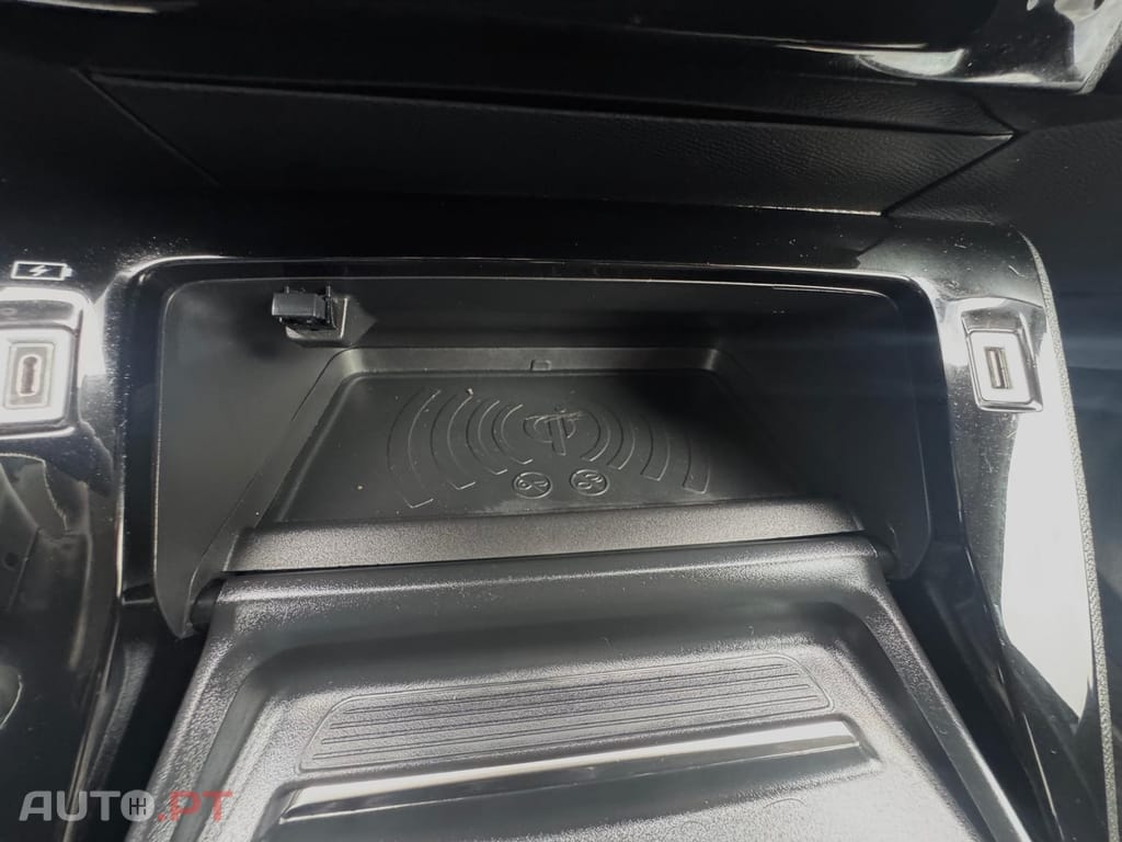 Peugeot E-2008 50 kWh Allure Pack