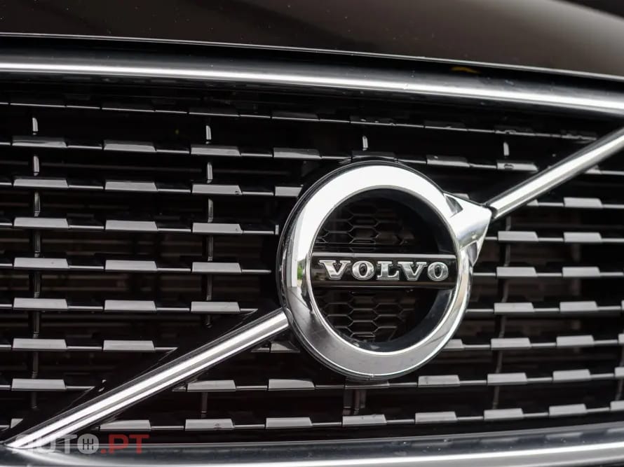 Volvo XC60 2.0 T8 PHEV R-Design AWD