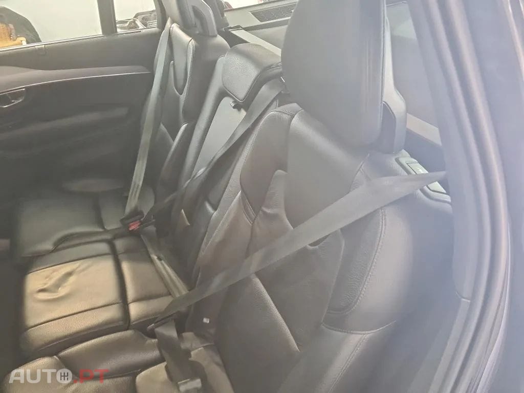 Volvo XC90 2.0 B5 Momentum Plus AWD