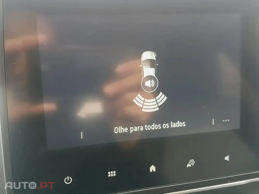Renault Clio Outro