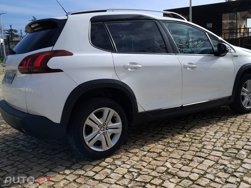 Peugeot 2008 1.5 BlueHDi Signature