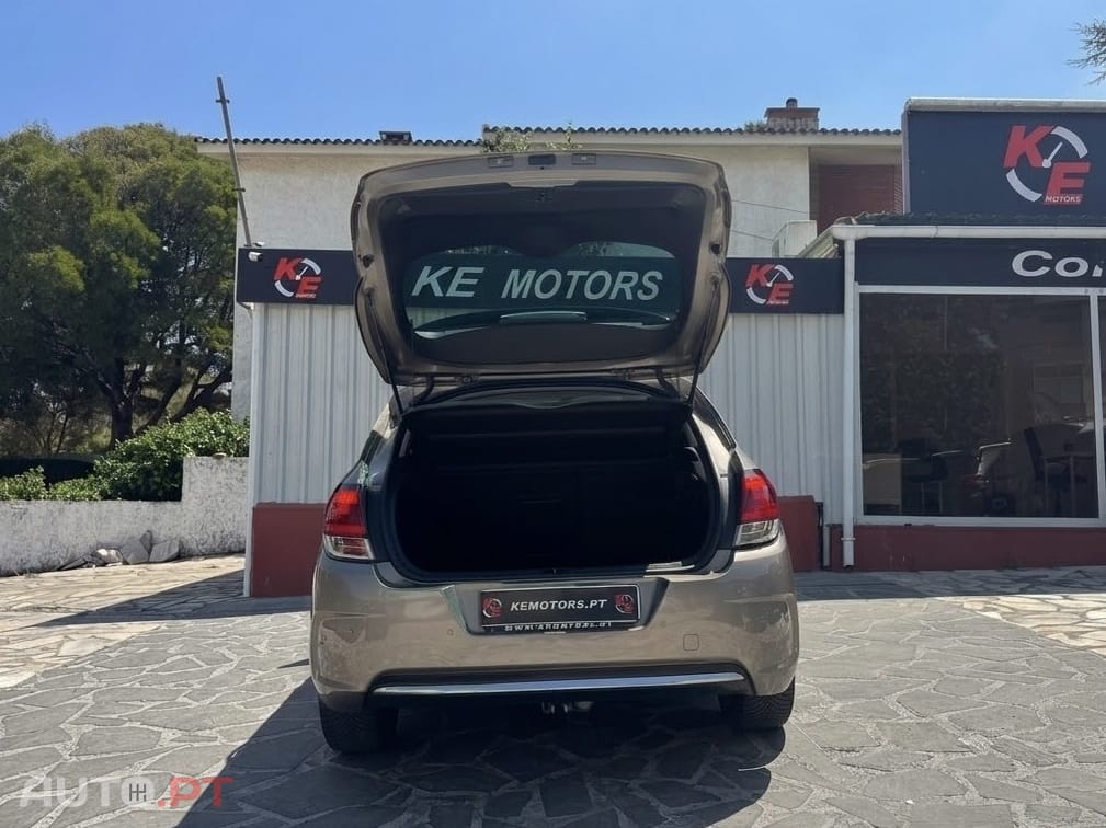 Citroën C4 1.6 BlueHDi Shine EAT6 — fotografia 9