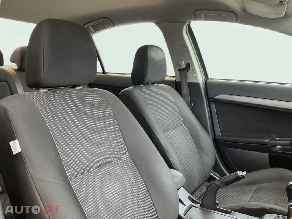 Mitsubishi Lancer 1.5 Invite