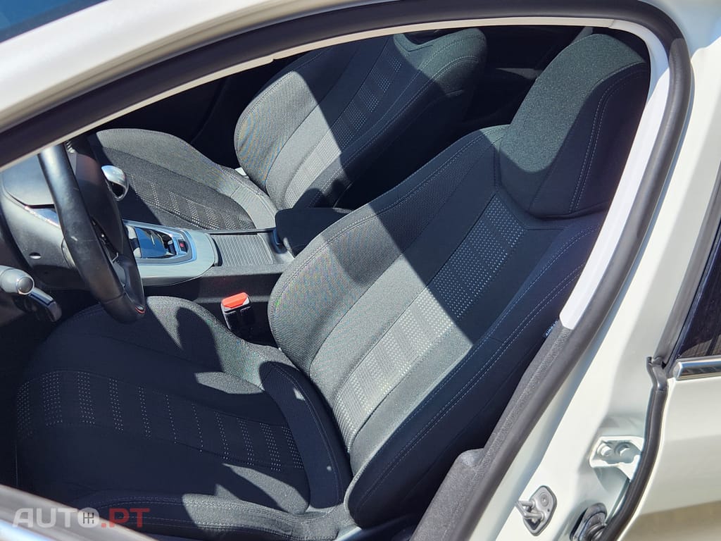 Peugeot 308 1.6 BlueHDi Style J17