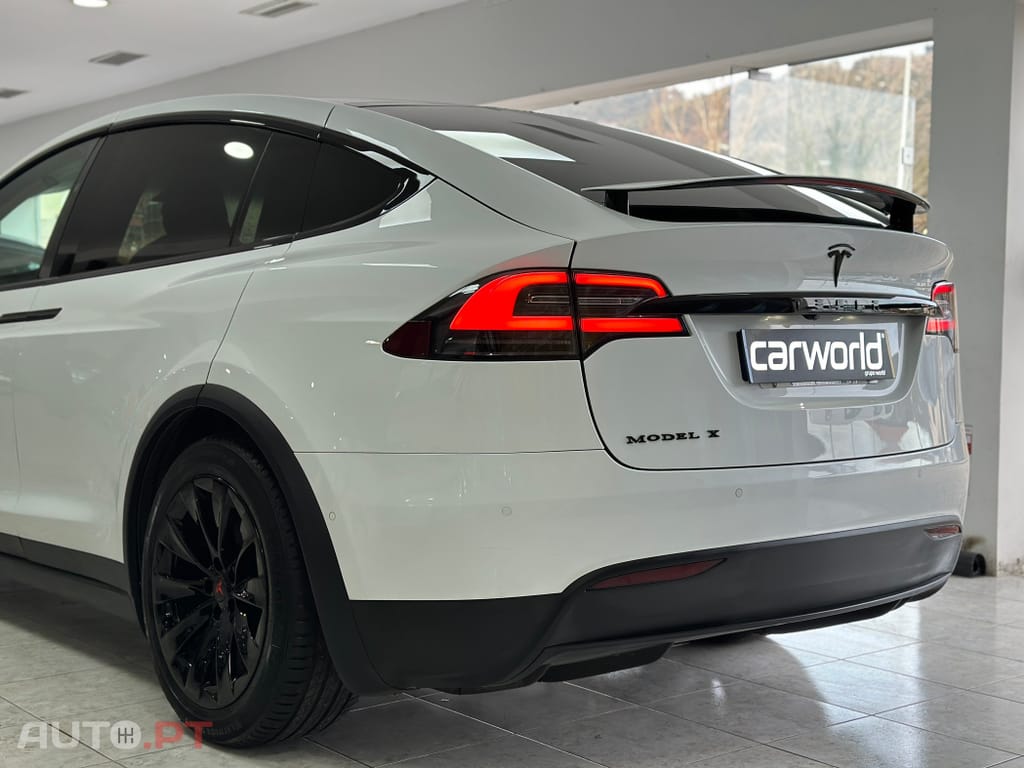 Tesla Model X Outro