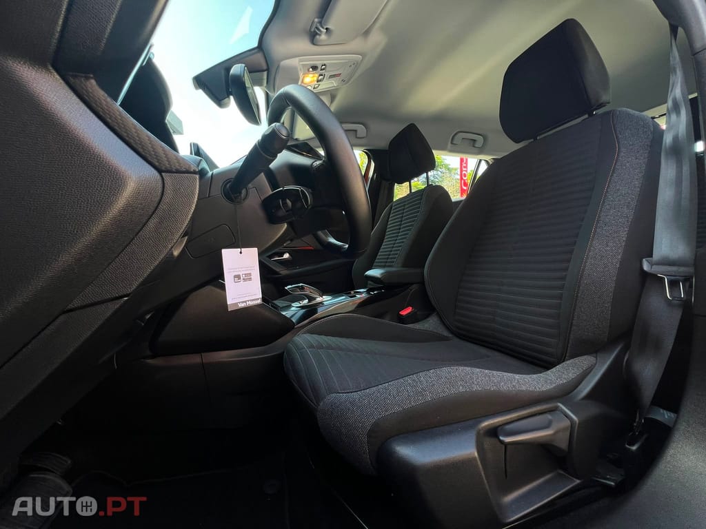 Peugeot E-2008 50 kWh Active Pack