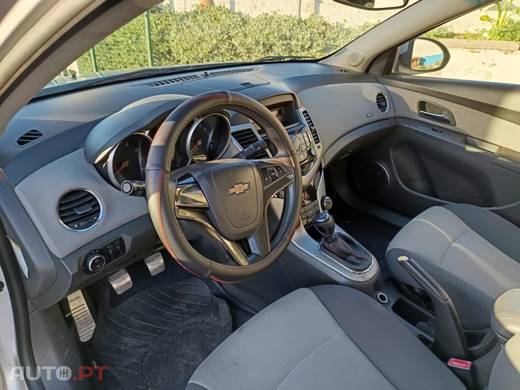 Chevrolet Cruze 1.6 LS