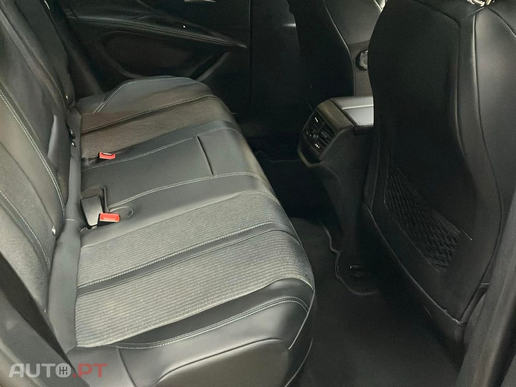 Peugeot 3008 1.6 Hybrid Allure e-EAT8