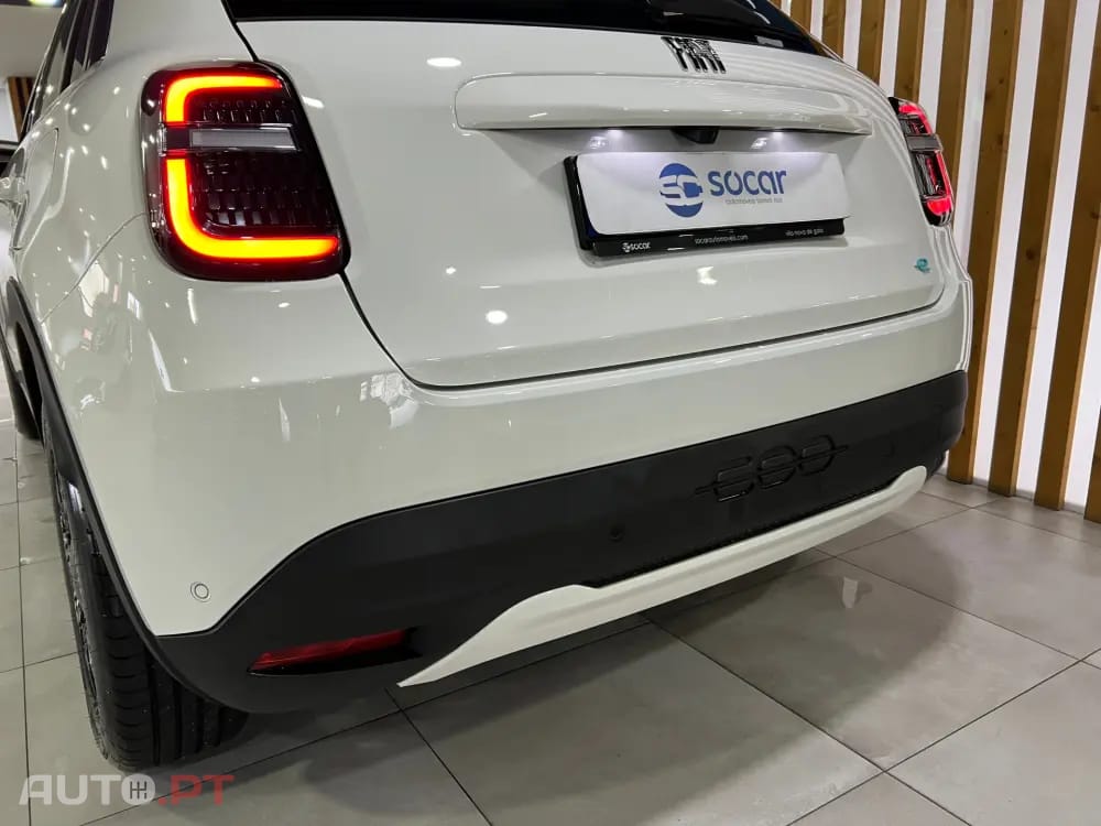 Fiat 600e 54 kWh (RED)