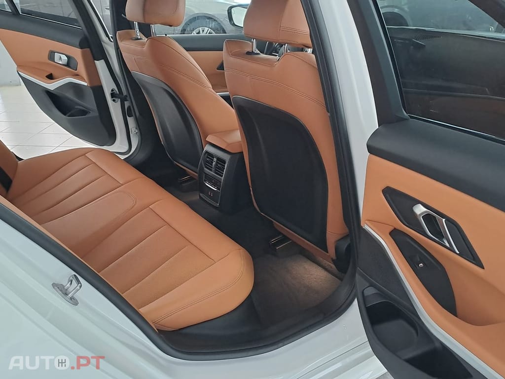 BMW 320 e Touring Pack Desportivo M Auto