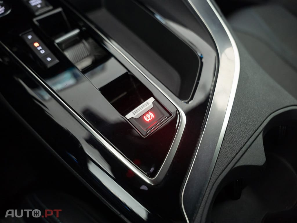 Peugeot 3008 1.6 Hybrid Allure e-EAT8