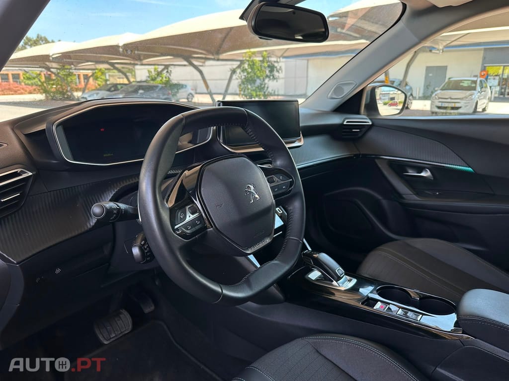 Peugeot 2008 1.2 PureTech Allure EAT8