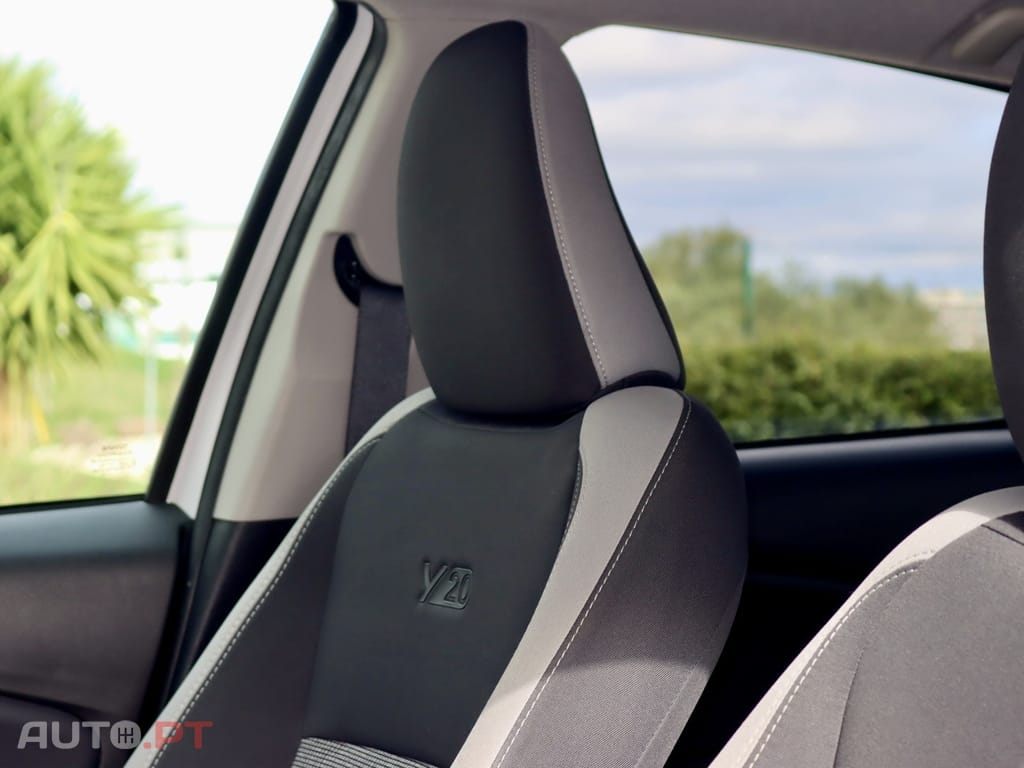 Toyota Yaris 1.5 HSD 20 Anos