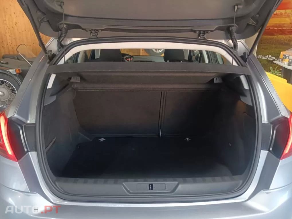 Peugeot 308 1.2 PureTech Active J17
