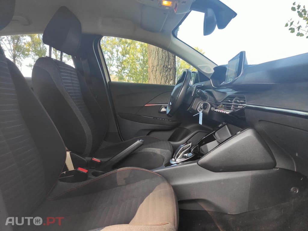 Peugeot 208  1.2 PureTech Allure EAT8