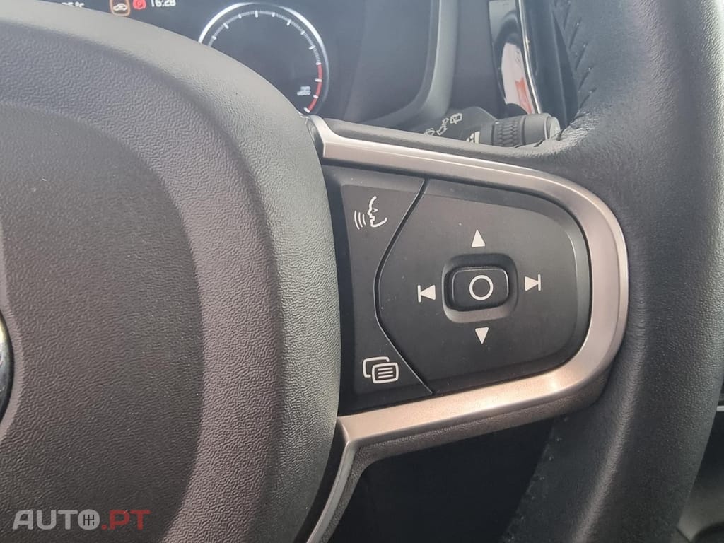 Volvo V60 2.0 T4 Momentum Plus