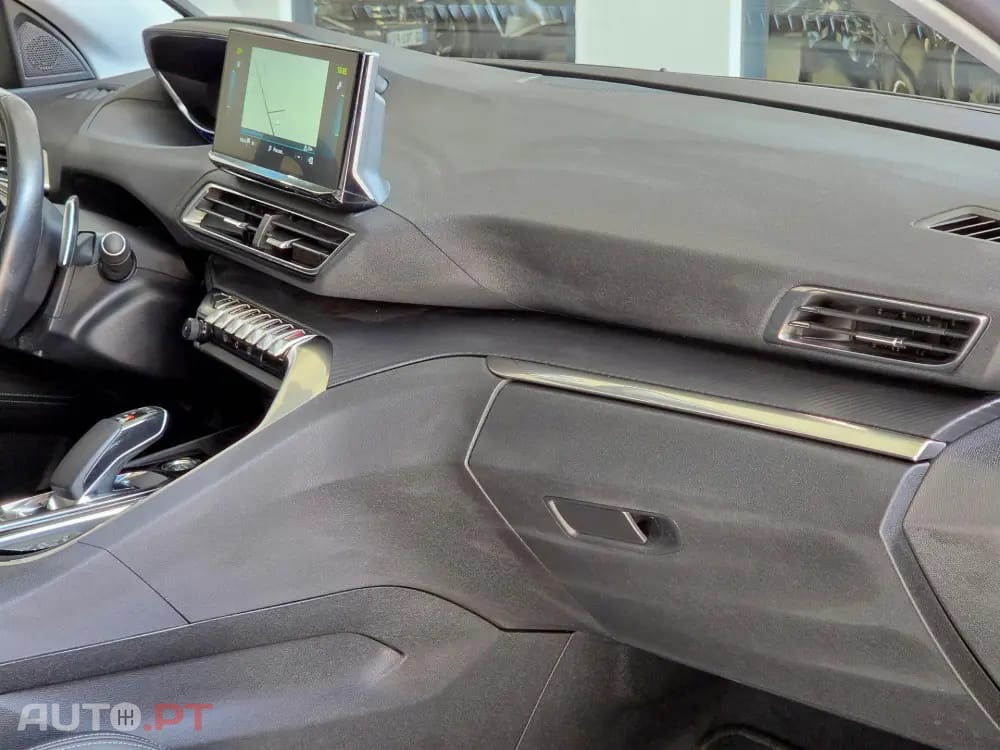 Peugeot 3008 1.6 Hybrid Allure e-EAT8